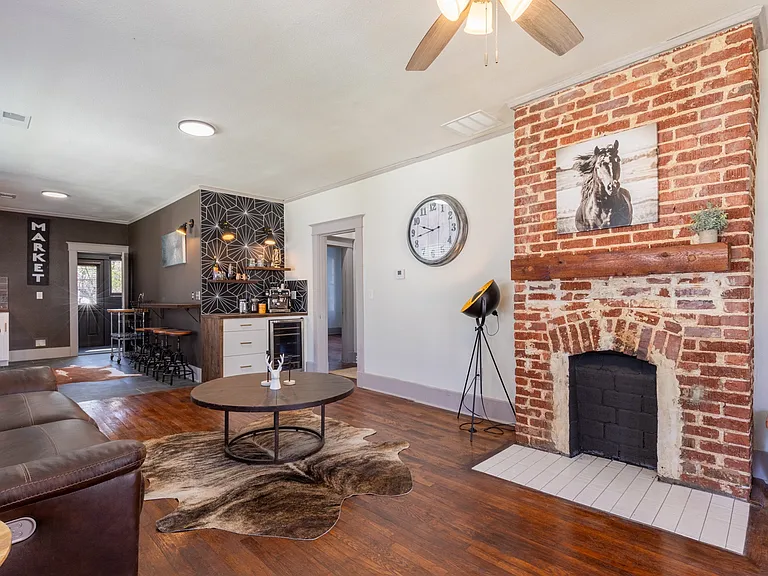 1477 Lyndale Ave — Photo 4
