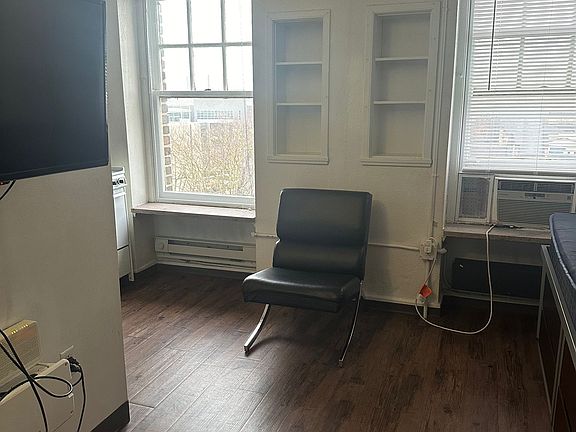 5th image of 2200 Prospect Ave E #1