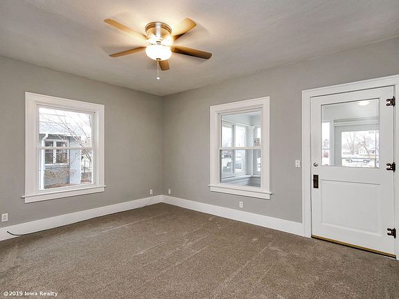 3rd image of 104 E 1st Ave