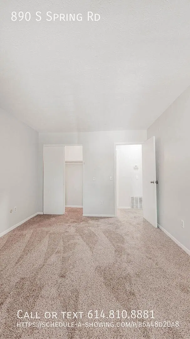 Lowest Price of The Year $1,100. Plus, $300 Off First Month Rent & We'll Credit Your Application ... — Photo 2