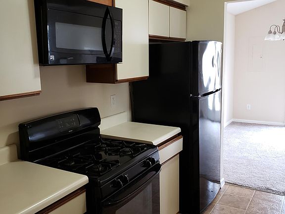 5th image of 758 Goodard Dr