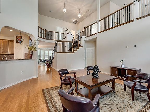 4th image of 1905 Laurel Oak Ct