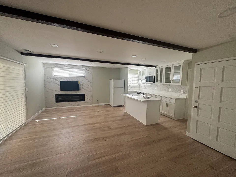 1145 Woodbury Dr