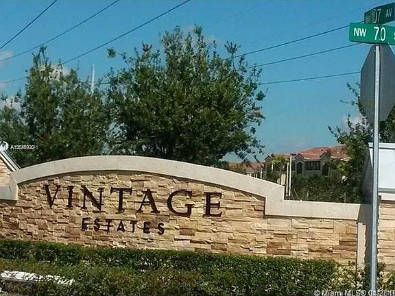 5th image of 10454 NW 70th Ln
