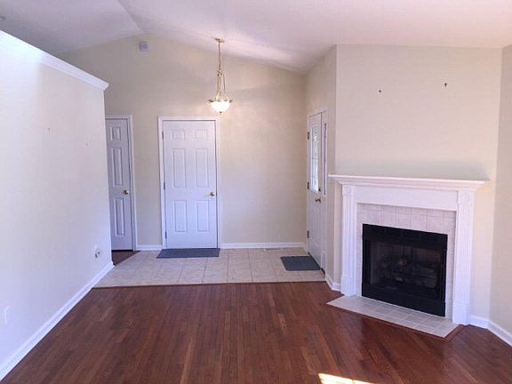 3rd image of 186 Linda Ln