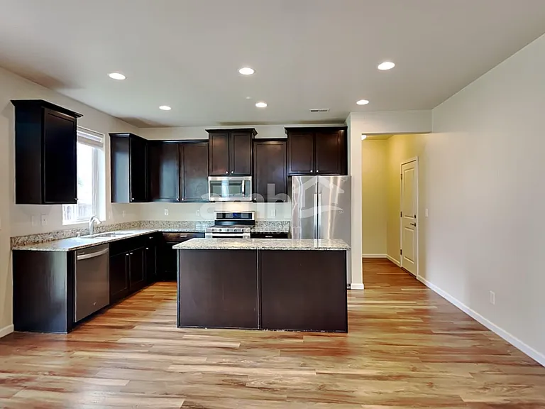 2655 Moore Ave — Photo 3