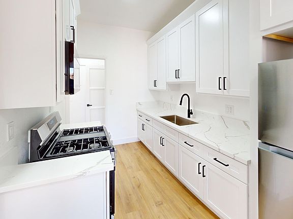 4th image of 4017 Country Club Dr #209