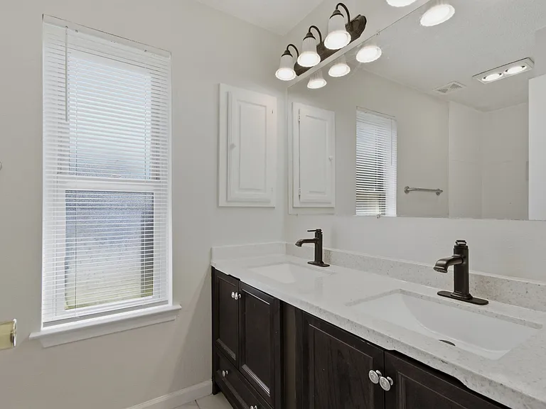 5005 Frontier Ln — Photo 4