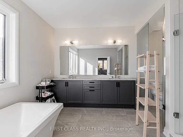15 Kenneth Campbell Ct — Photo 27