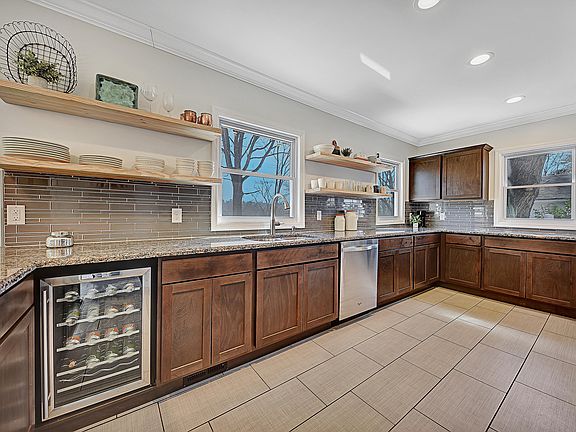 5th image of 3216 Fairmont Blvd