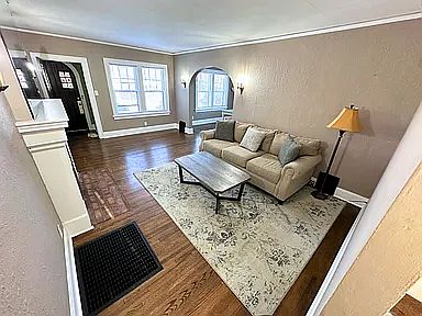 4th image of 760 Chamberlain Pl