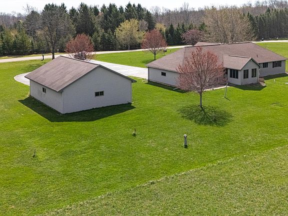 4th image of N4575 Larry Rd
