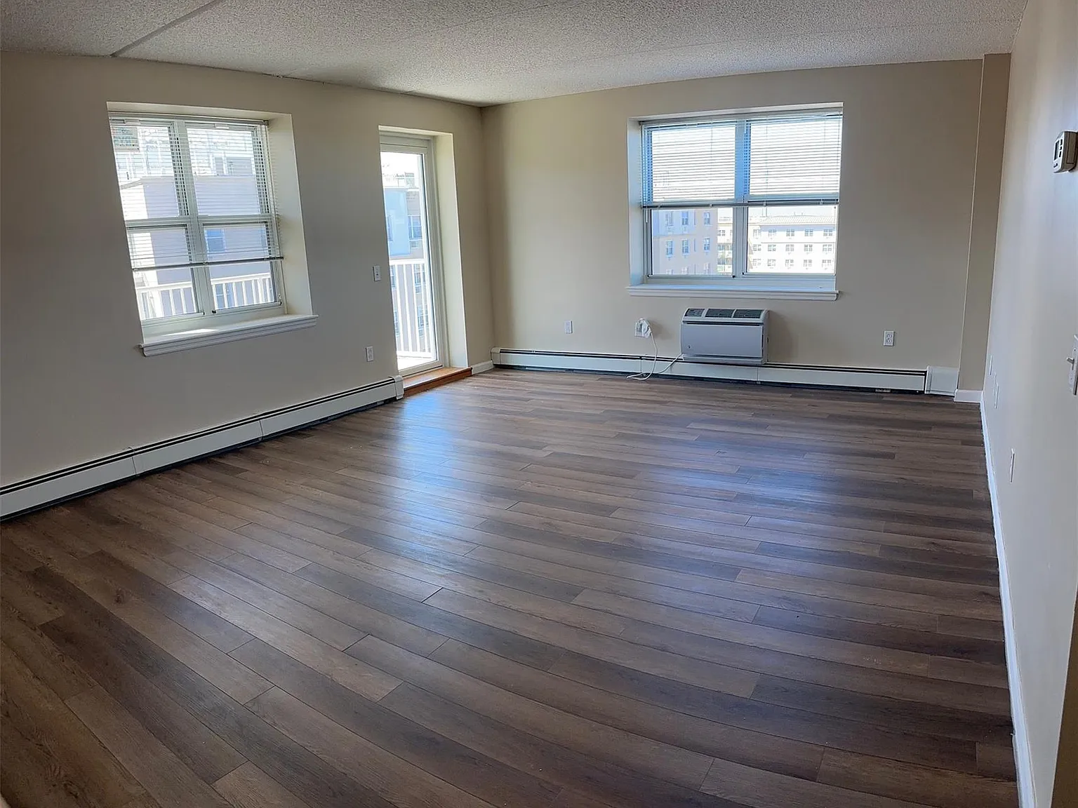 2 bed, 1.0 bath, 900 sqft, $2,700 — Photo 1