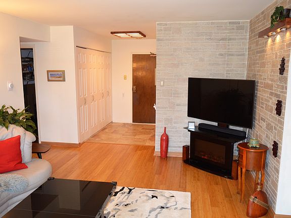 5th image of 1243 E Baldwin Ln Unit 303