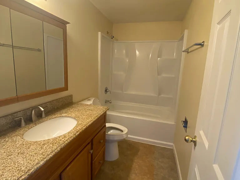 Large Bathroom for Busy Mornings