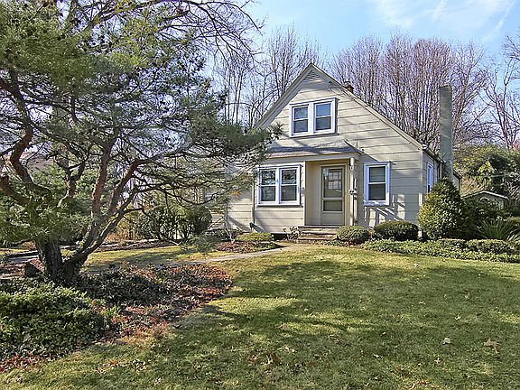 5th image of 44 Charlotte Dr