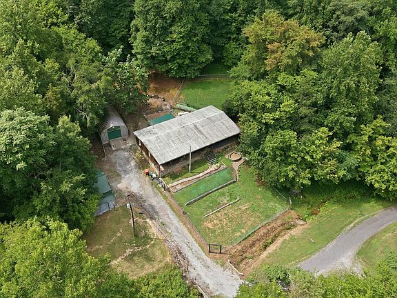 4th image of 150 Amons Ln