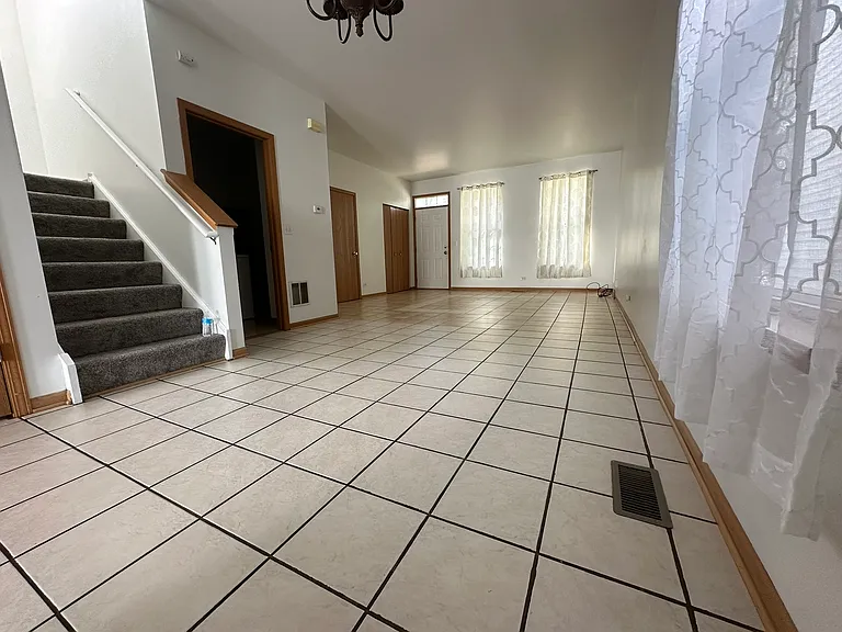2028 Grayhawk Dr — Photo 2