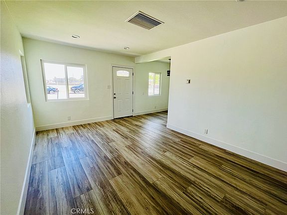 5th image of 425 Grand Ave