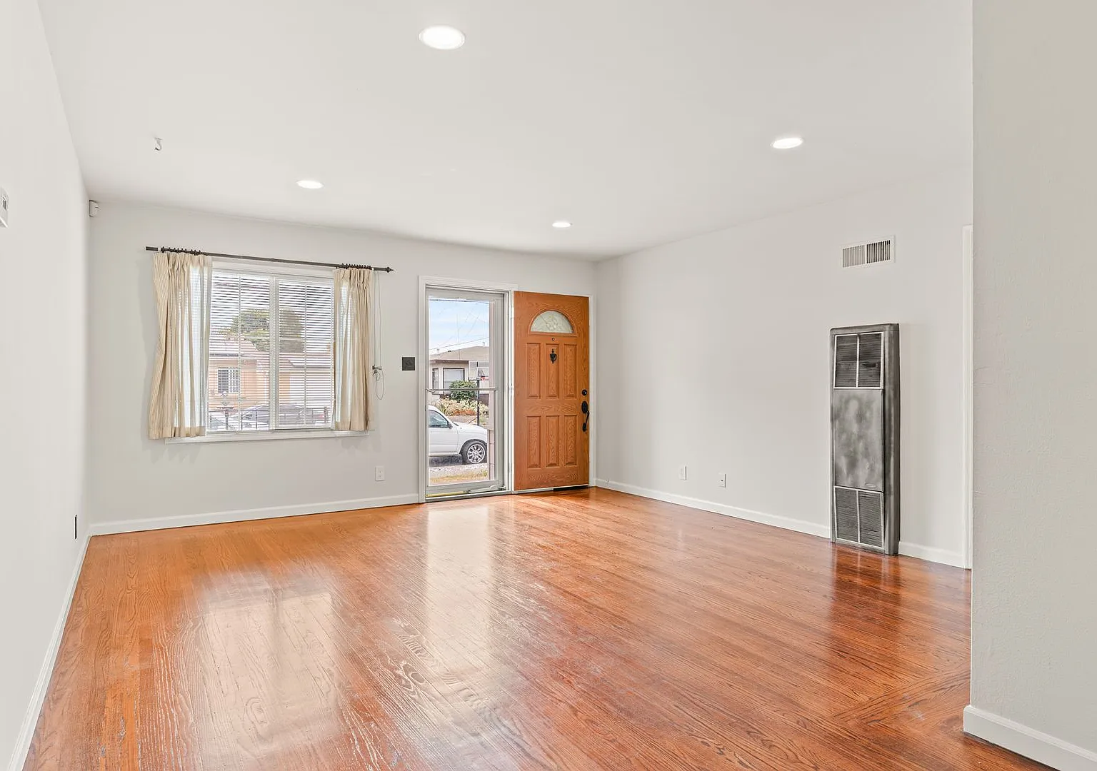 Renovated Modern 3-Bed | 1-Bath Home in Hayward — Photo 3