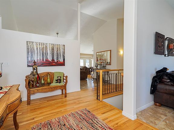 4th image of 514 E Beachwood Dr