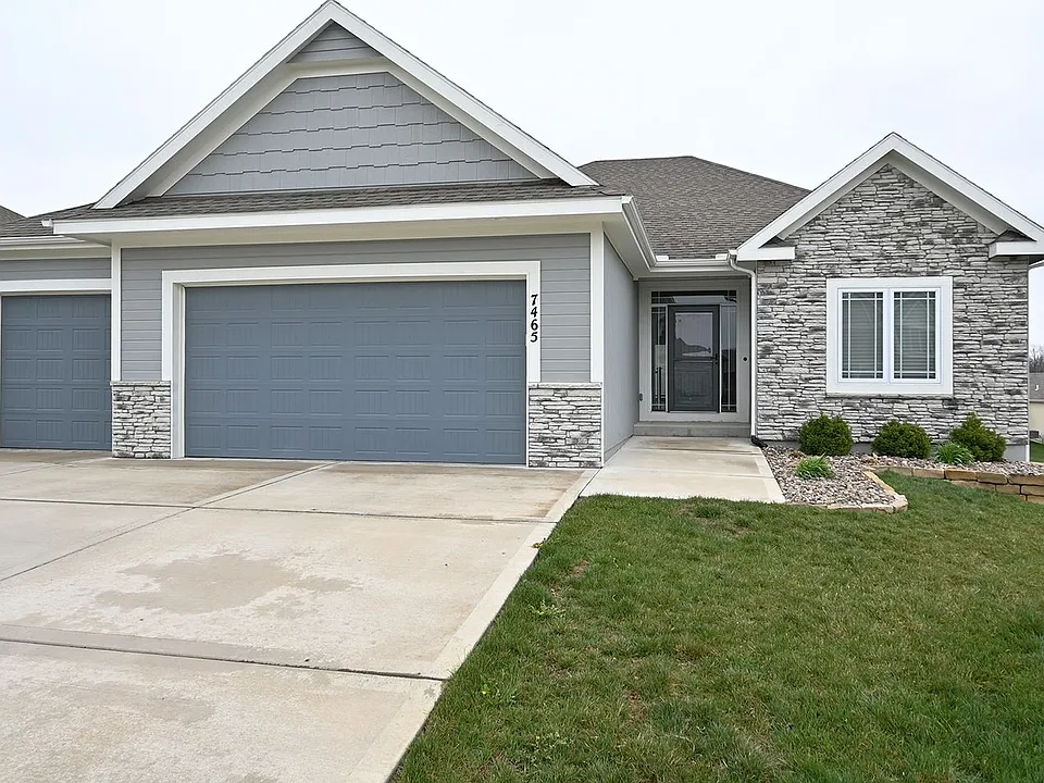 7465 NW Douglas Ct