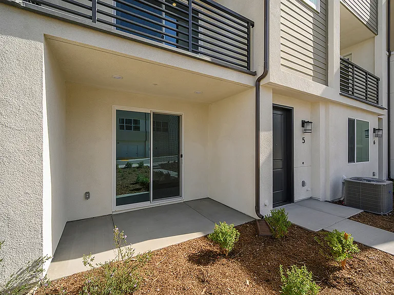 842 Kili St #5 — Photo 2