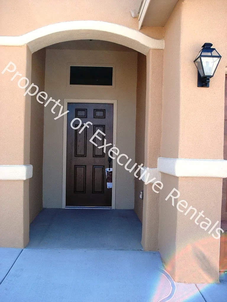 7313 Vista De Sobre Stunning 3 Bedroom Home with 2-Car Garage in Prime Location! — Photo 4