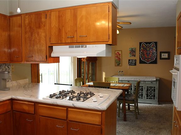 5th image of 851 E 43rd St