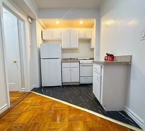 5th image of 410 E 17th St #1