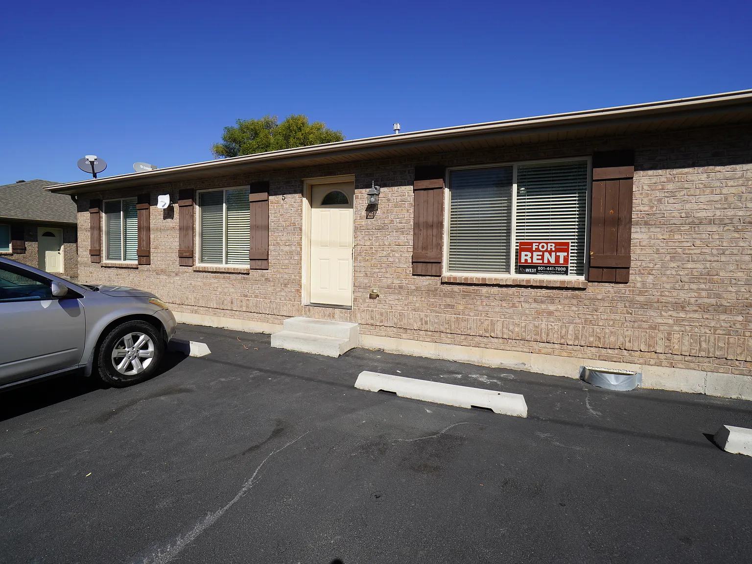 3 bed, 1.0 bath, 1092 sqft, $1,550 — Photo 1