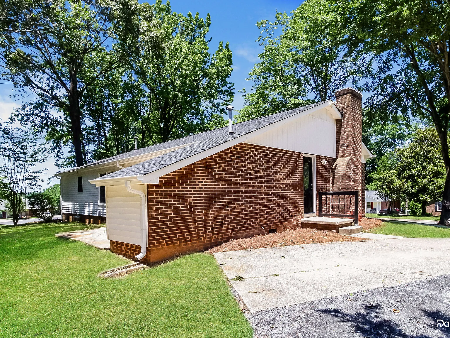 3 bed, 2.0 bath, 1702 sqft, $1,960 — Photo 3