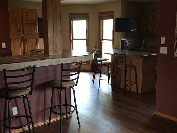 Open kitchen/dinning room 