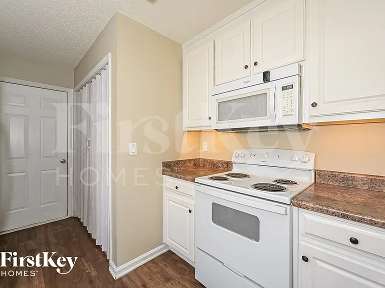 797 Gable Ct — Photo 8