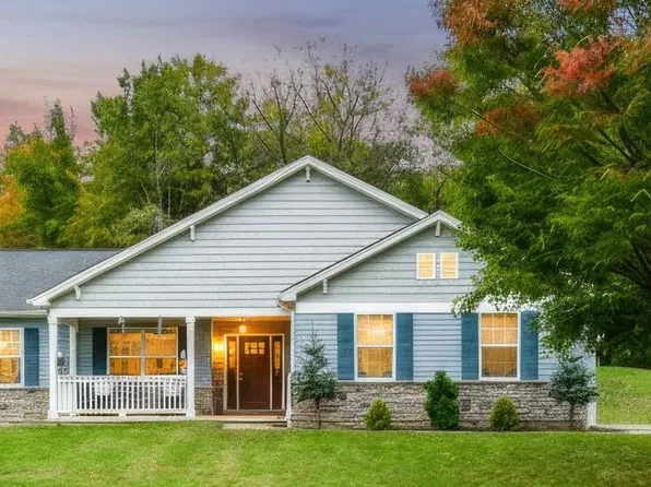 1121 Pleasant Dr, Pen Argyl, PA 18072