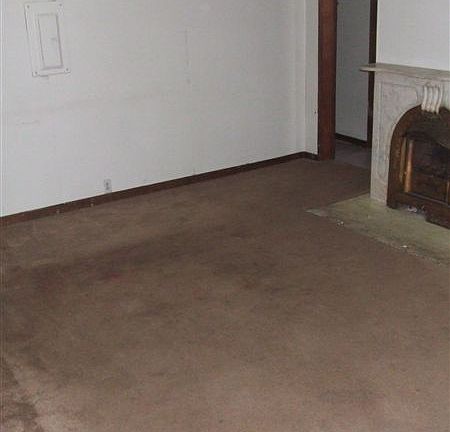 My back is to the windows as I took this picture did I tell you the living room was large?