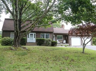 3 Lakeside Dr, Narragansett, RI 02882