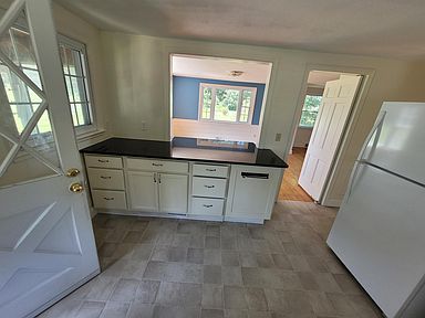 1381 Hall Blvd, Bloomfield, CT 06002 | Zillow