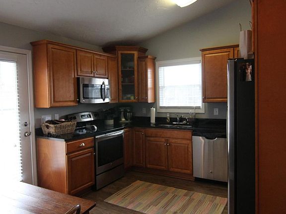 5th image of 619 Pitt Ave