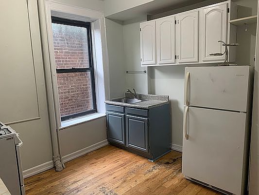 3rd image of 621 Metropolitan Ave APT 2
