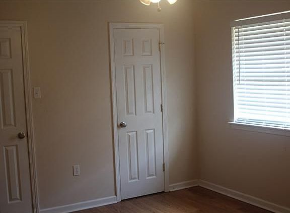 5th image of 305 River Point Dr