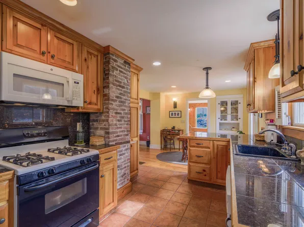 17 Main Street, Albion, ME 04910