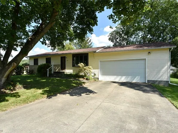 3989 Howland Ave, Akron, OH 44319