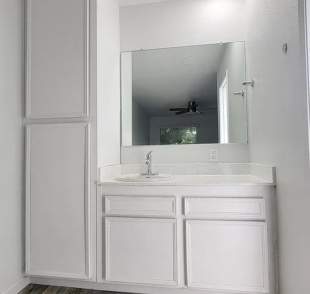 1018 E Lexington Ave — Photo 10
