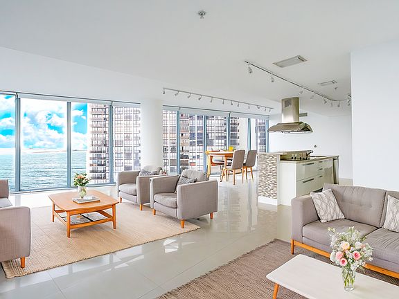4th image of 601 NE 36th St APT 812