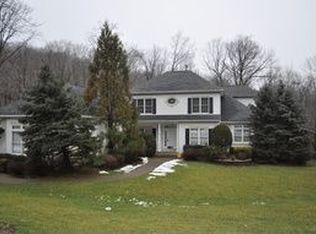 10 Pinecliff Ct, North Haledon, NJ 07508
