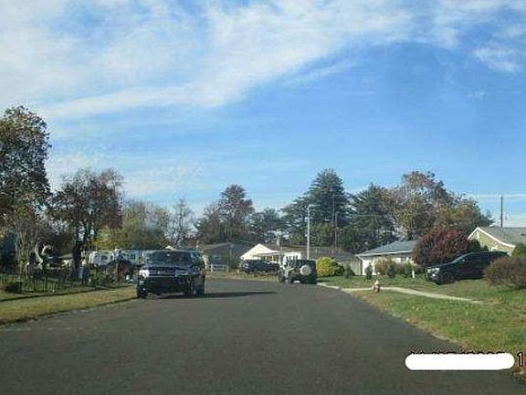 Exterior Neighborhood (street photo)