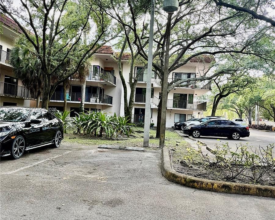 1st image of 4725 SW 62nd Ave APT 104