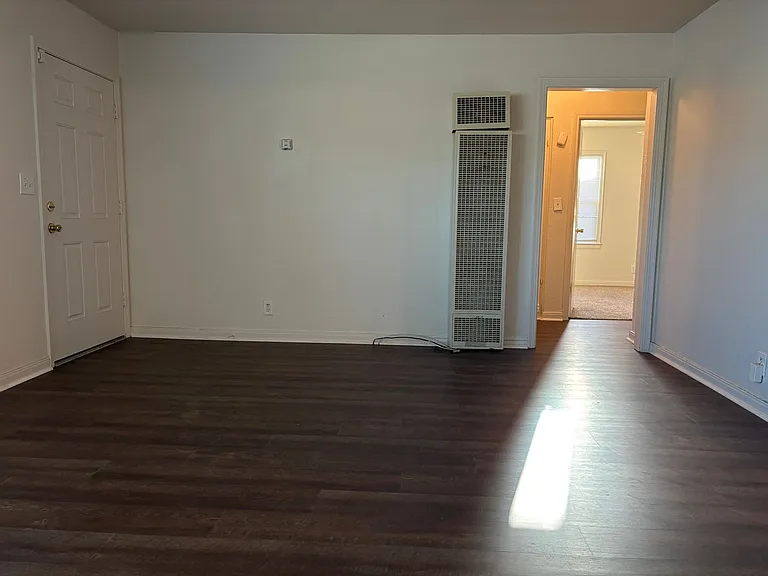 1214 W Pontiac Way — Photo 6