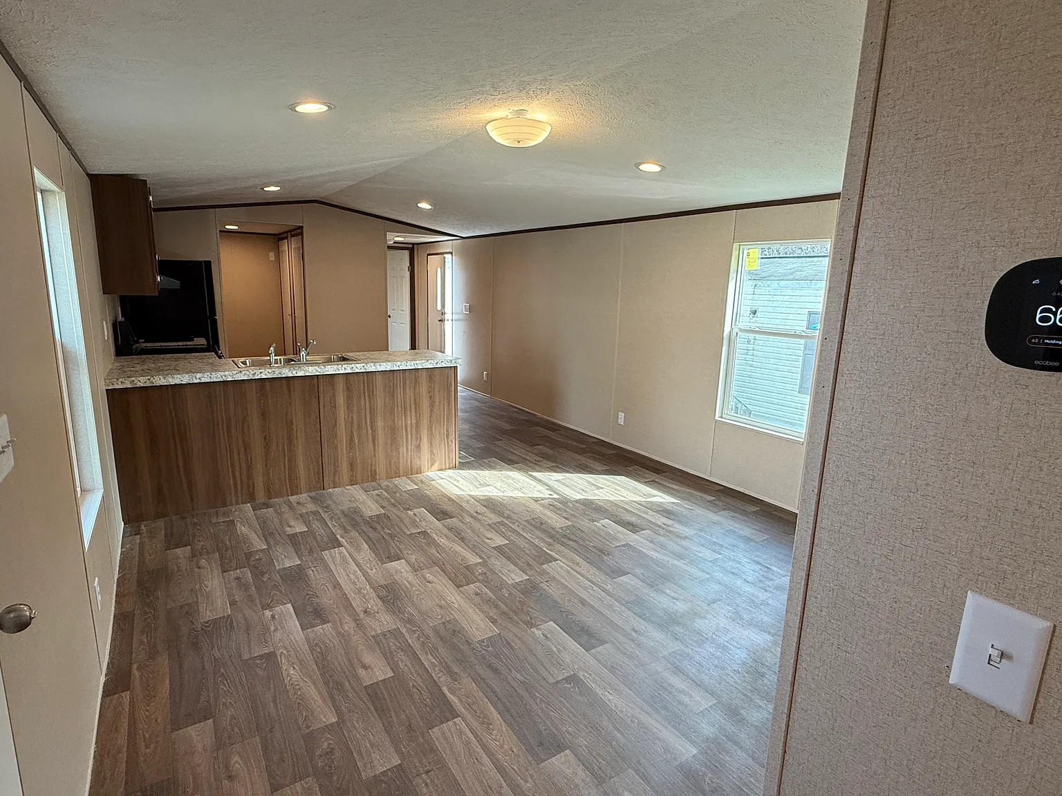 3 bed, 902 sqft, $1,050 — Photo 4